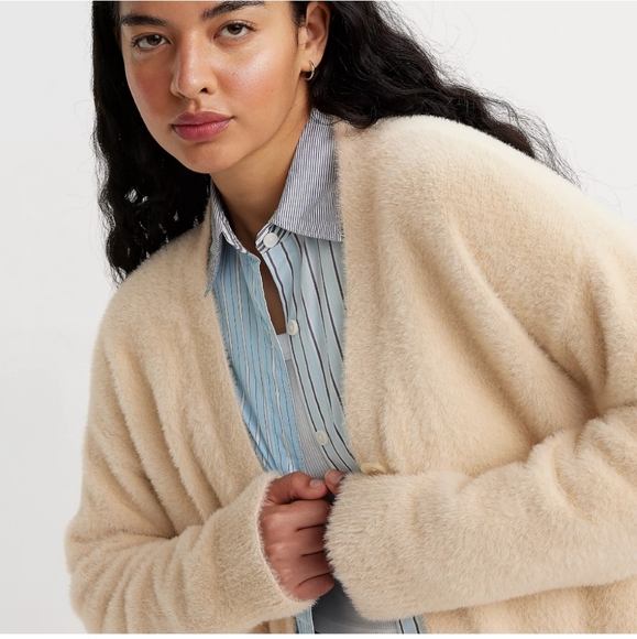 🎉3X HP🎊 Women's Fuzzy Levi's Cardigan - Picture 2 of 6